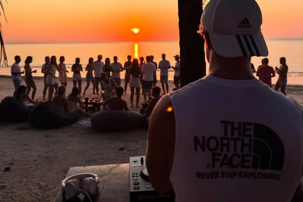 Sundowner DJ Nathan White