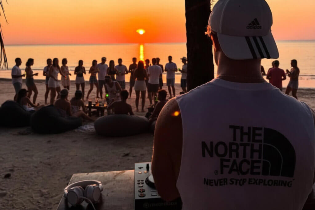 Sundowner DJ Nathan White