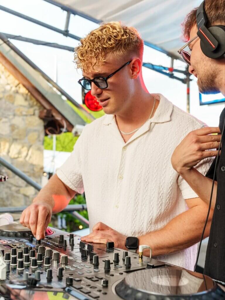 dj zum buchen nathan white 1